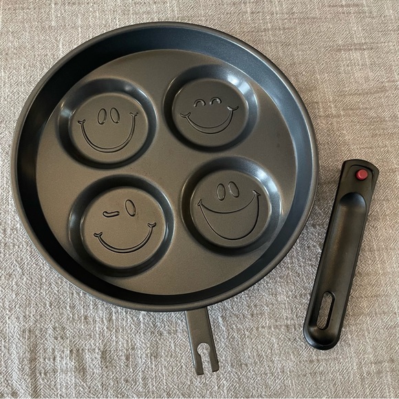 Avon Smiley Faces Silver Dollar Pancake Griddle 10" - Picture 2 of 6